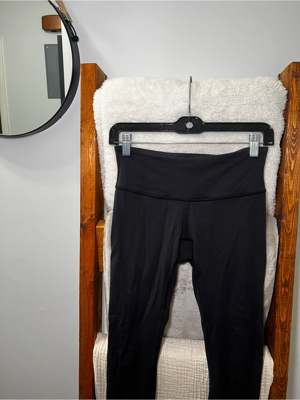 Black Low-Waist lulu size 4